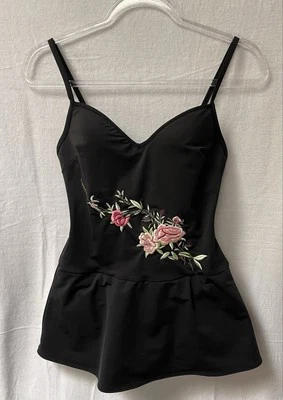 Newport News Traje de baño para mujer 6 de una pieza Negro Floral Bordado Falda Foto 1 de 4
