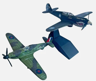 1/72 2 Modelos Segunda Guerra Mundial Bombardero de Caza 1:72 Hurricane IIc BE500 DH98 Mosquito T Mk III Foto 1 de 4