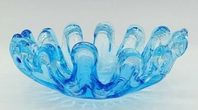 Tigela azul de vidro artístico 6" diâmetro 1 3/4" a 2 3/8" de altura - Imagem 1 de 4