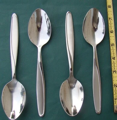 SILHOUETTE FROST 4 cucharas de sopa ovaladas Pfaltzgraff 18/0 cubiertos de acero inoxidable Vietnam Foto 1 de 2