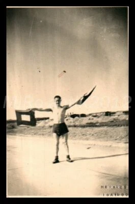 Foto, WK2, Matrose d.Kriegsm., Baltischport, Matrose mit Signalflaggen, 5026-978 - Bild 1 von 2