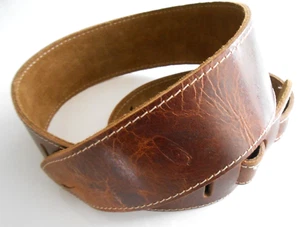 CINTURINO CHITARRA REGOLABILE MADE IN UK BROWN LEATHER PRO DELUXE ROAD WORN DISTRESSED - Foto 1 di 7