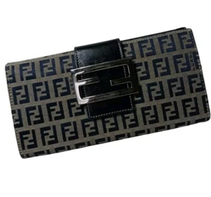FENDI Zucchino Cartera Larga Lona Botón A Presión Plata Latón Logo Azul Marino y Cadena - Imagen 1 de 16