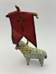 Antique / Vintage Easter Lamb Figurine With Flag Has Stick Feet - Religion - Foto 1 di 10