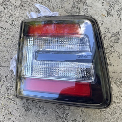 Luz trasera puerta levadiza izquierda GMC ACADIA 2013-2017 OEM 23267345 como nueva Foto 1 de 3