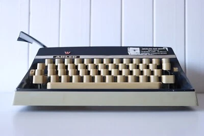 Adler Gabriele 35 Typewriter -  Blue - Full Working Order - Made in Germany - Image 1 of 4