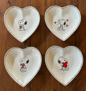 Pottery Barn Snoopy Peanuts HEART Appetizer Plates Set of 4 NEW - Picture 1 of 4