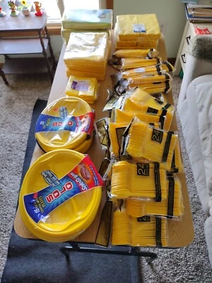 690Pc ++++Disposable Rose YellowPlastic Dinnerware Set, Wedding, Birthday, Party Foto 1 de 4