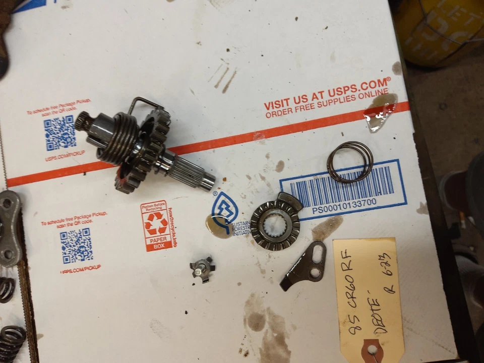 Honda CR60RF 1985 montaje de eje Kickstarter R Foto 1 de 4