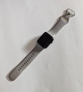 Apple Watch Series 3 38 mm aluminium argent PIÈCES SEULEMENT  - Photo 1 sur 5