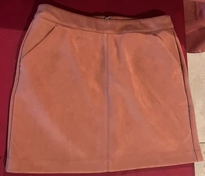 Vero MODA Faux Suede Pink Skirt Size Medium Back Zip Short Mini - Picture 1 of 6