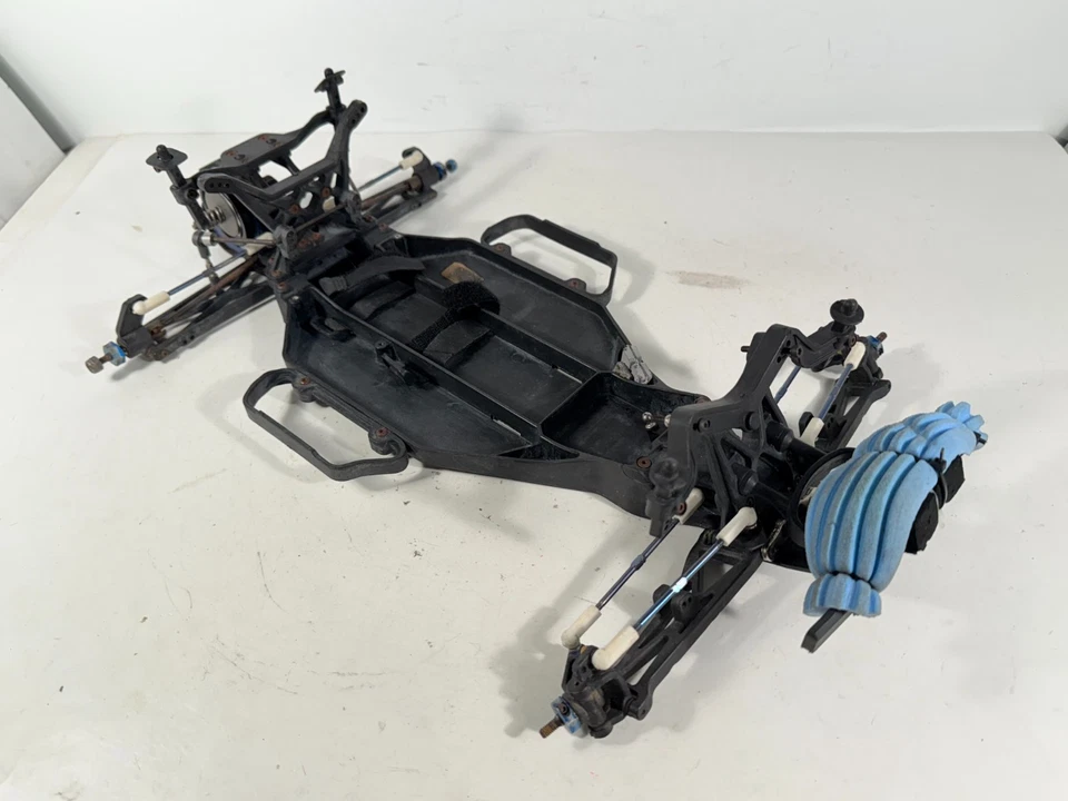 Used Vintage Team Associated SC10 2wd 1/10 Short Course Truck Slider Parts Chas - Image 1 of 4