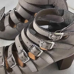 Sandalias gris tacón alto restringido.   Mujer Talla 6. - Imagen 1 de 4