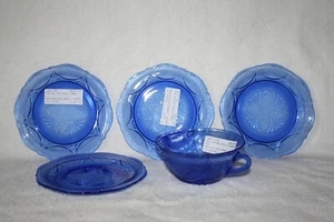 Royal Lace blue (4) sherbet plates and (1) cream soup bowl - Picture 1 of 10