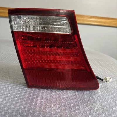 Luz trasera montada en la tapa del maletero del lado izquierdo Lexus LS460 2007-2009 OEM Foto 1 de 4