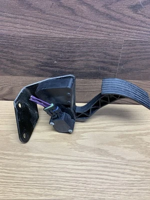 International Accelerator Pedal (2592857C91, 3828434C91, 6121133C1) SHIPS FREE - Image 1 of 4