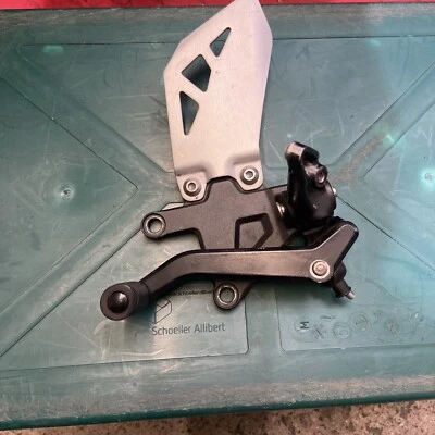 Kawasaki ZX10R Ninja fabricante de equipos originales reposapiés izquierdo clavija y percha 2011 2015 Foto 1 de 4