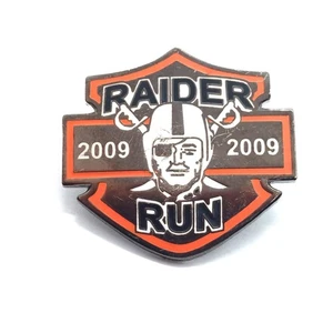 Pin's revers bouclier Oakland Raiders Raider Run 2009 football - Photo 1/3