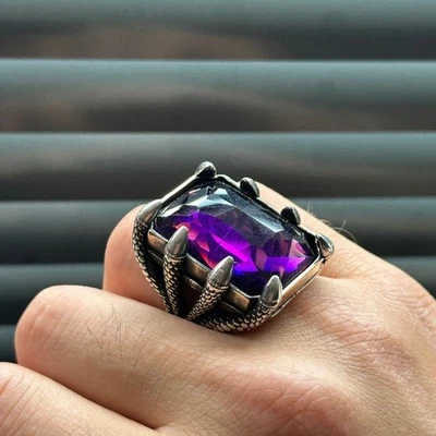 Anillo grande de piedra amatista con garra para hombre Foto 1 de 4