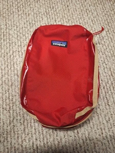 Patagonia Negro Agujero Cubo Mediano Bolsa de Embalaje Viaje Equipaje de Mano Rojo - Imagen 1 de 6
