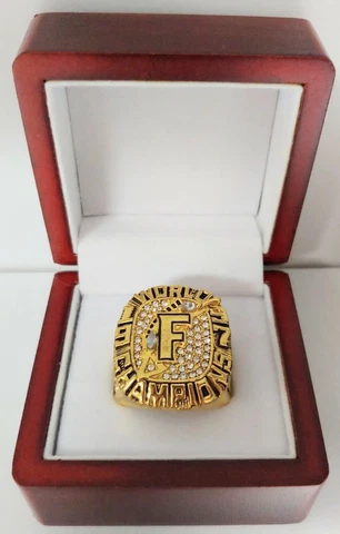 1997 Florida Marlins LIVAN HERNANDEZ World Series Championship Ring & Box Cover