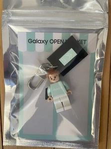 NEW Samsung Galaxy Open Market Limited Edition Crew Member Lego Keychain NIP HTF - Picture 1 of 3