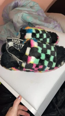 Женские пушистые разноцветные клетчатые тапочки UGG с ремешком на пятке размер 6 - Изображение 1 из 4