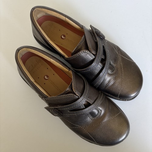 Scarpe comode Clarks Artisan in peltro destrutturato taglia 5 cinturino antiscivolo metallizzato