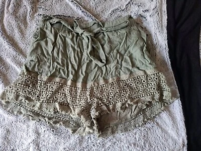 Grace & And Co Khaki Lace Trim Tie Waist Linen Shorts Size 14 Large $4 EXPRESS - Image 1 of 4