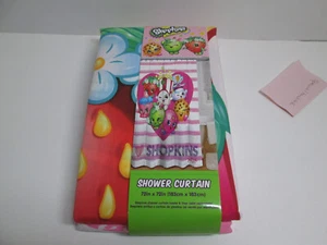 Nueva cortina de ducha de tela Shopkins 72""x72"" corazón rayas XOX varios colores nueva - Imagen 1 de 3