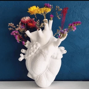 Jarrón en forma de corazón humano blanco 6,5 pulgadas - Imagen 1 de 4