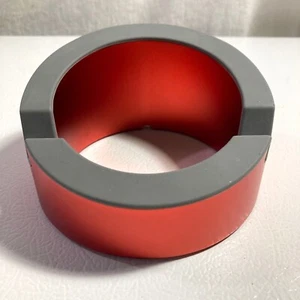 Williams Sonoma Red Round Metal iPad Tablet Stand - Afbeelding 1 van 8