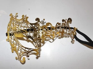 VENETIAN/ MASQUERADE GOLD/ FAUX DIAMOND FILIGREE HALF METAL MASK(ONE SZ: ADULT) - Picture 1 of 3