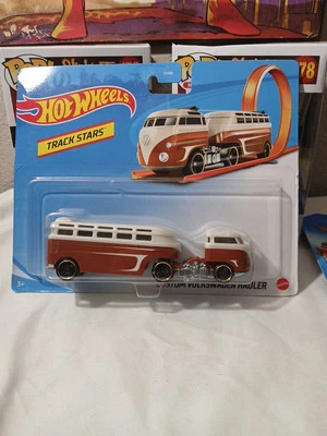 Hot Wheels (CGJ44) Track Stars Custom Volkswagen Hauler 1:64 BFM60 Set Die Cast Foto 1 de 2