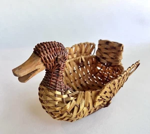 Vintage Woven Two-Tone Small Mini Wicker DUCK BASKET/Planter ~ 5.5 x 4 x 4.5 - Picture 1 of 9