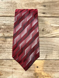 Van Heusen Red Silk Tie With Stylish Geometric Pattern 3 1/2” X 58” - Picture 1 of 6