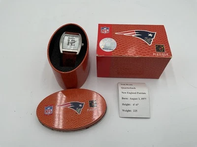 Reloj de mariscal de campo de la NFL Legends Tom Brady Patriots 2004 hora del juego lata y caja Foto 1 de 4