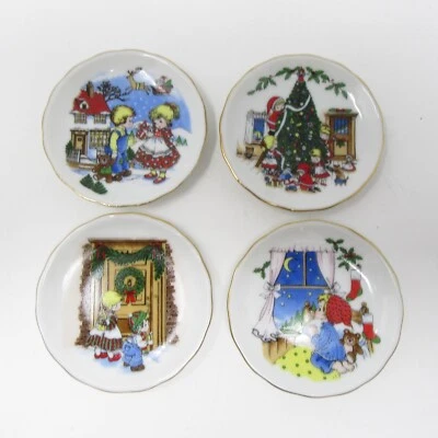 Juego de 4 Platos de Navidad Miniatura Hechos en Japón 3" Corona de Árbol Papá Noel Orar De Colección  Foto 1 de 4