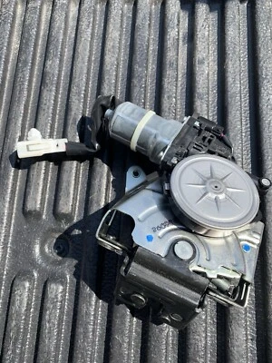 2015 丰田高地人后门/尾门闩锁 — 第 1/4 张图片