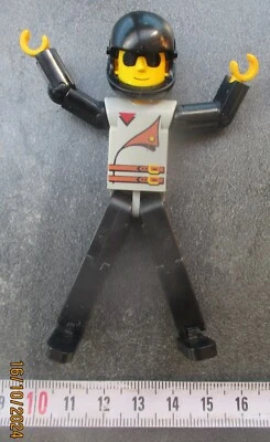 Lego Technic Figur Rennfahrer schwarzer Anzug mit Helm 1980er - Bild 1 von 4