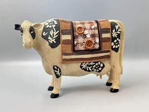 Arte Popular Lienzo Mache Vaca con Flores Pintadas Patchwork Botones Estatuilla Decoración - Imagen 1 de 6