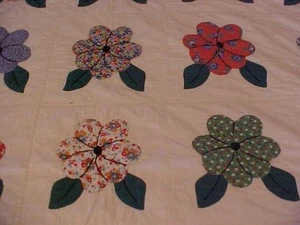 APPLIQUED QUILT,  FLOWERS in FEEDSACK, DARK GREEN BORDER, 1930s HAND PIECED - Picture 1 of 8
