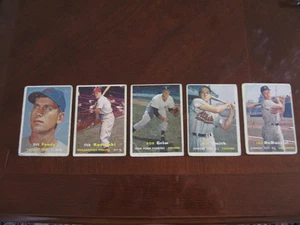 5 1957 BASEBALL CARDS WITH PLASTIC SLEEVES  B-11 - Picture 1 of 11
