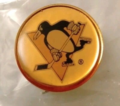 NHL Ice Hockey Pittsburgh Penguins 1972-1992 Old Logo pin by WinCraft USA - Image 1 of 2