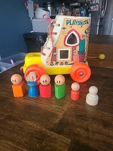 Vintage Playskool Pull & Lace Boot With 6 Wooden Figures - Picture 1 of 6
