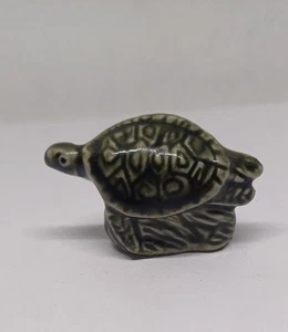 Wade Whimsie Green Sea Turtle Tom Smith Party Cracker Miniature Animal Figurine - Picture 1 of 8