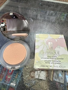 Clinique Stay Matte Universal Löschpuder Full Regular Standardgröße - Bild 1 von 3