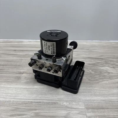 2013-2015 Honda Cr-z ABS Anti-Lock Brake Pump Module Unit 57110-SZT-A320-M1 - Image 1 of 4