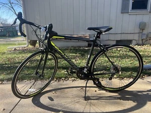 Schwinn Phocus 1600 Men's Road Bike 700C Men's Drop Bar Road Matte Black - Picture 1 of 8