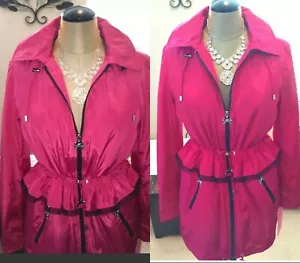Giacca trench BETSEY JOHNSON rosa cappuccio peplo pioggia leggera Anorak $200 M3020 - Foto 1 di 24